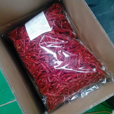 Pimentoni rossi secchi / Pimentoni rossi secchi interi Pimentoni secchi in scatola