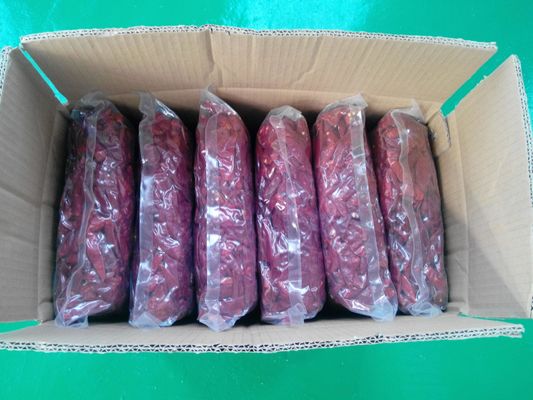 Intenso peperoncino rosso con cappello asciugato all'aria