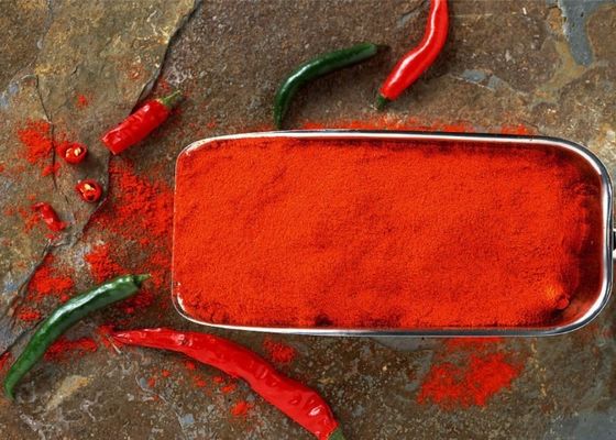 Pelle di peperoncino rosso in polvere, consistenza fine ottenuta da peperoncini freschi