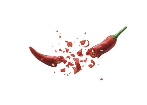Peppe di peperoncino in polvere di frutta e verdura con baccelli di peperoncino interi