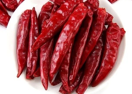 Autentici 4-7 cm di peperoni caldi di Tianjin secchi a bassa impurità confezionati in sacchetti da 10 kg o 25 kg
